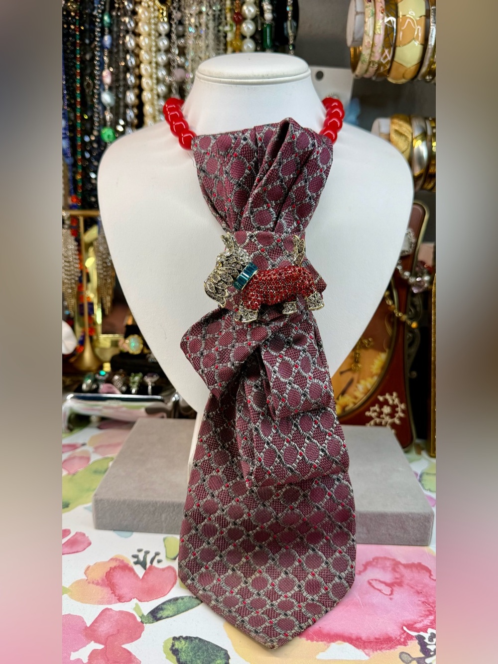 Elegant Vintage Maroon Patterned Necklace Tie with Dog Brooch
